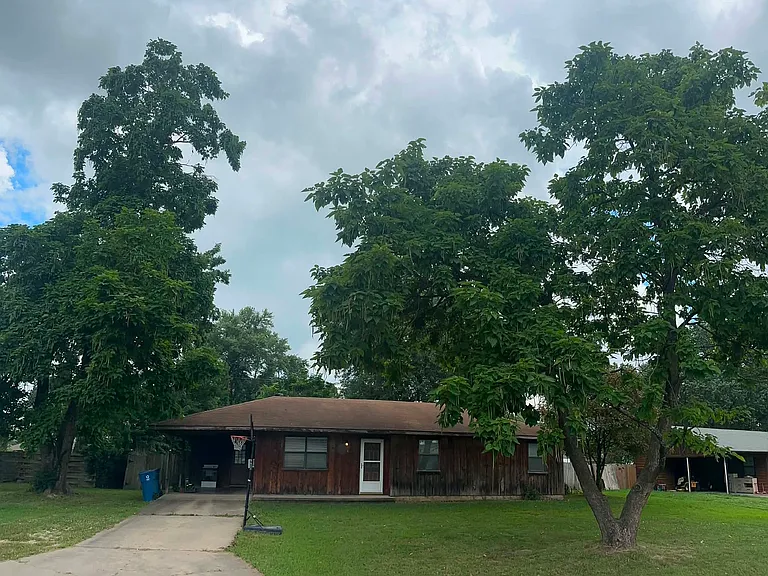 504 W Benton St — Photo 2