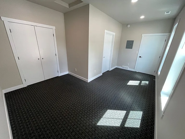 133 S Prairie Ave — Photo 13