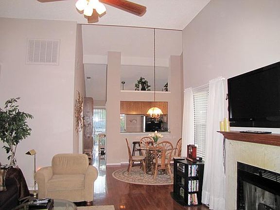 5th image of 702 Essex Pl