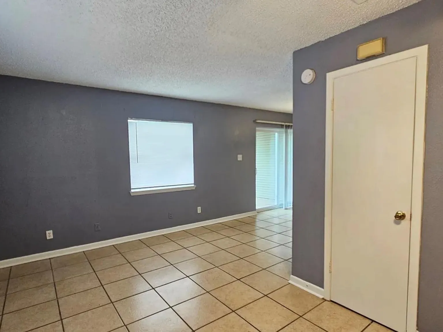 2 bed, 1.5 bath, 1000 sqft, $1,100 — Photo 3