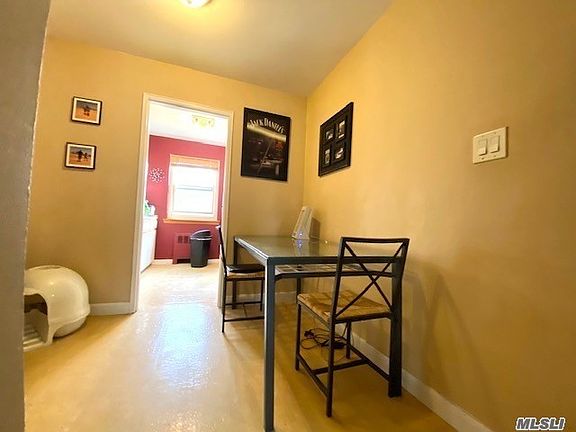 4th image of 226-06A Kingsbury Ave #245