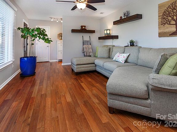 4th image of 3100 Plentywood Dr