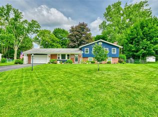 16 Harper Dr, Pittsford, NY 14534