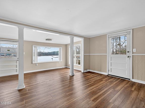 5th image of 126 Elizabeth Cir