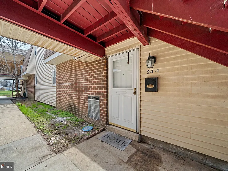 24 Florence Tollgate Pl #1 — Photo 5