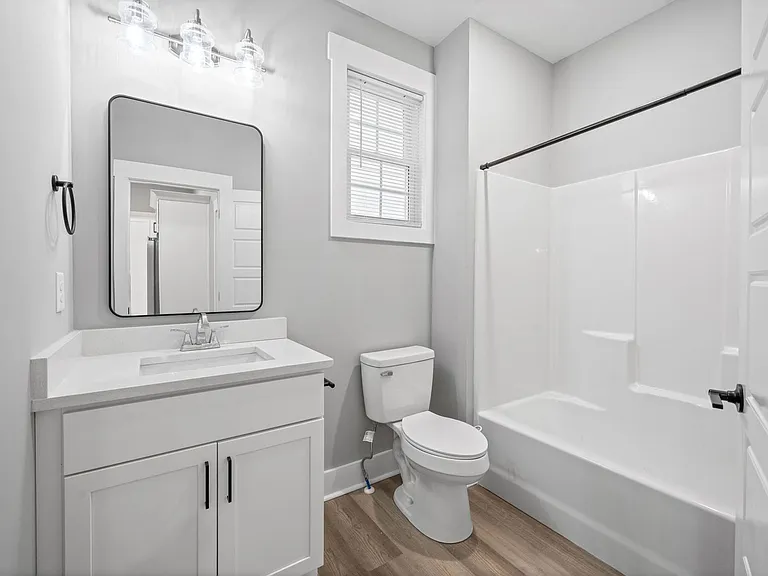 428 Centre St — Photo 18