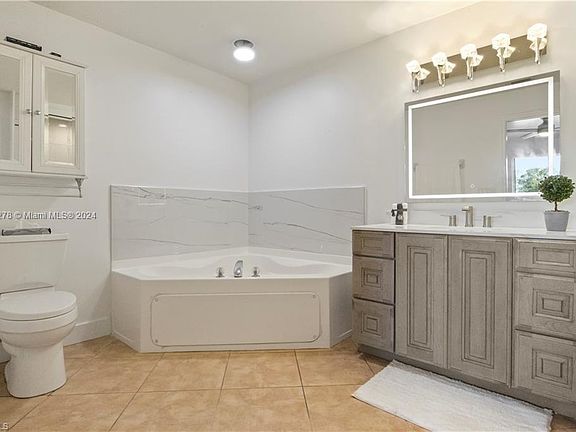 3rd image of 1133 SW 25th St