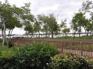 98 N Lakeshore Dr, Hypoluxo, FL 33462