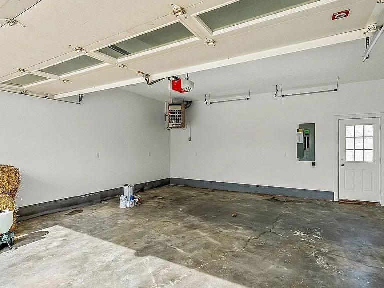 400 Newman Way — Photo 32