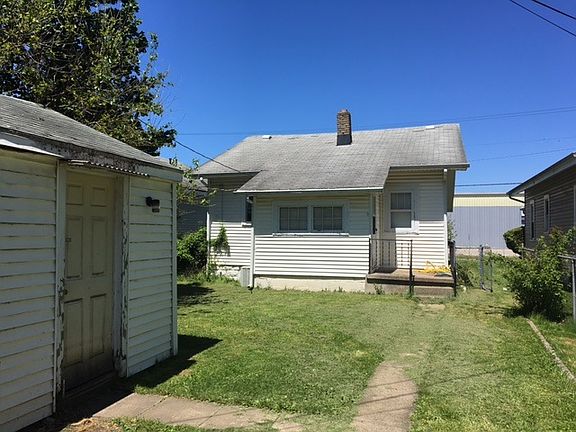 3rd image of 735 Richmond Ave
