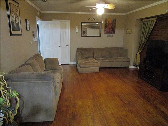 2nd image of 1116 Creekside Dr