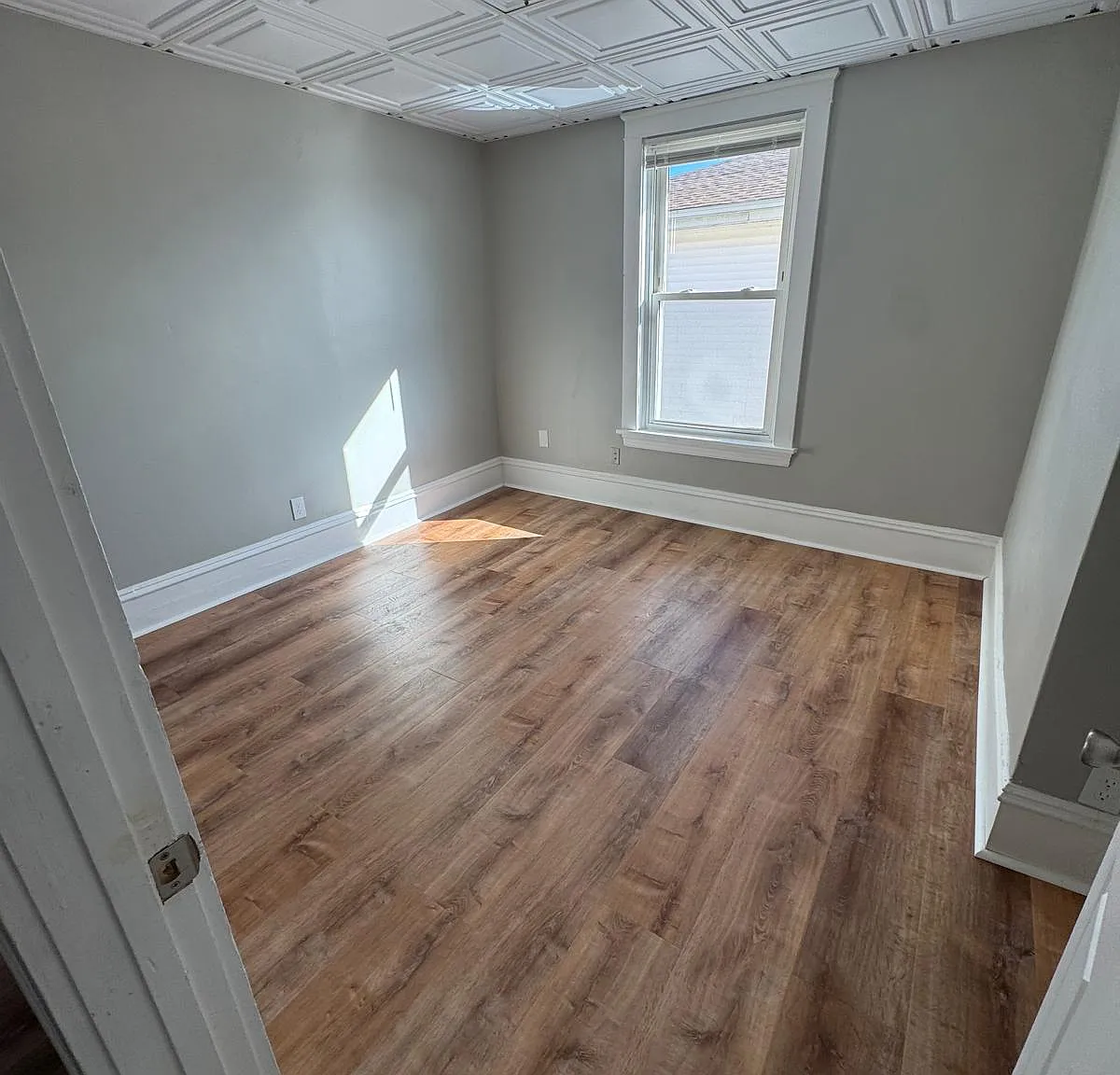 3 bed, 1000 sqft, $1,800 — Photo 2