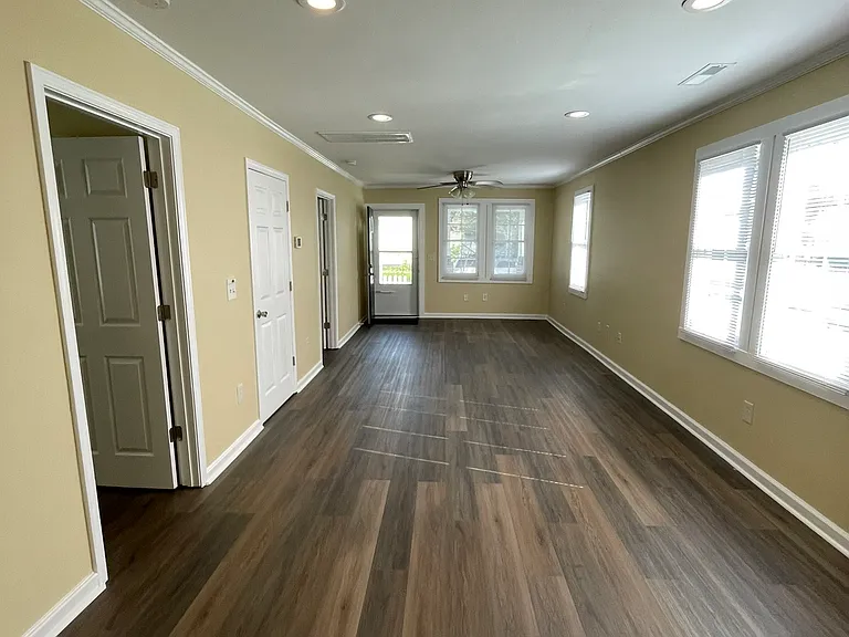 1204 Dock St — Photo 6
