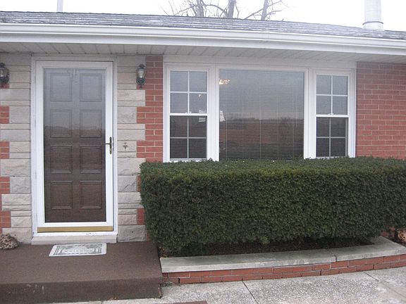 4th image of 212 W Roosevelt Dr