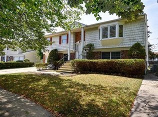 65 Bluebird Ln, Plainview, NY 11803