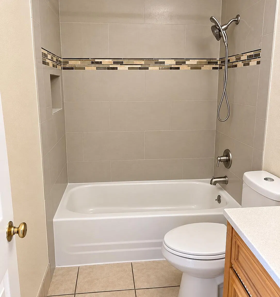 2 bed, 1.0 bath, 746 sqft, $1,900 — Photo 4