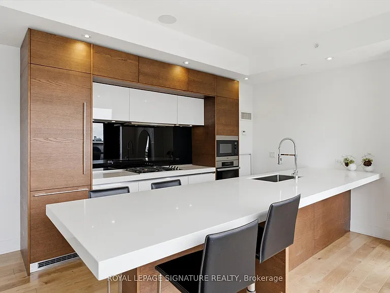 1205 Queen St W #Penthouse 704 — Photo 8