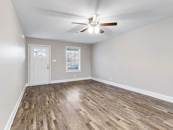 4th image of 294 Crisp Ct