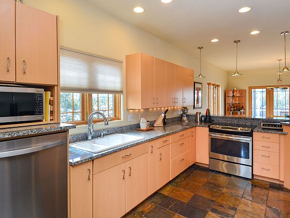 5th image of 685 Idlewild Dr