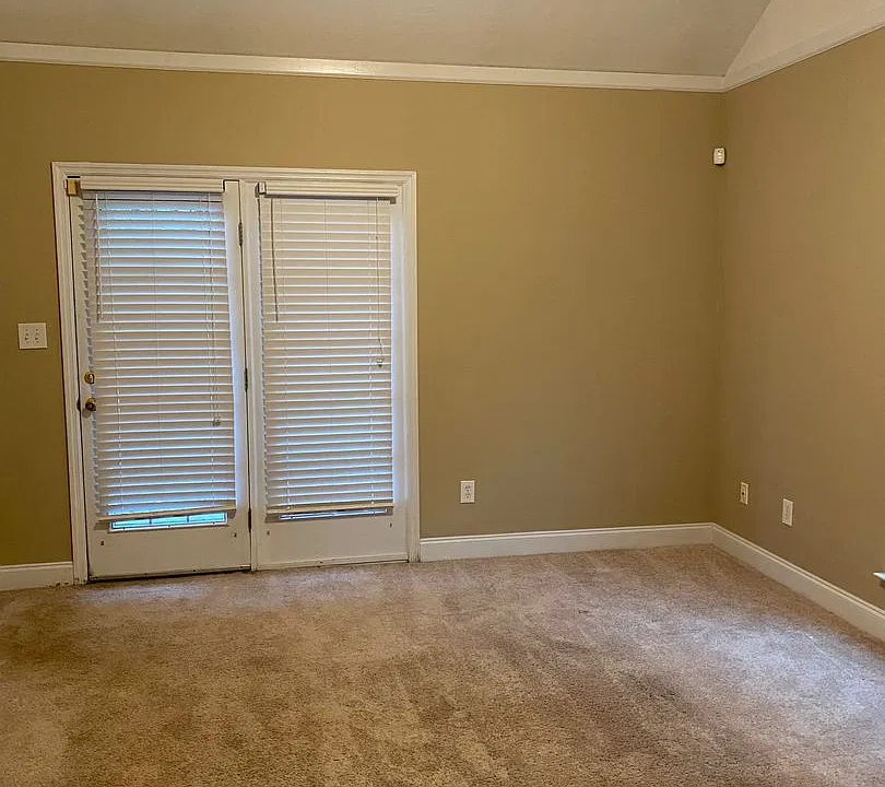 221 Brook Ct