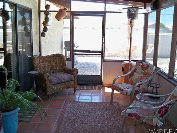 3rd image of 621 Acoma Blvd N