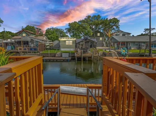 5410 Circle Dr, Weeki Wachee, FL 34607