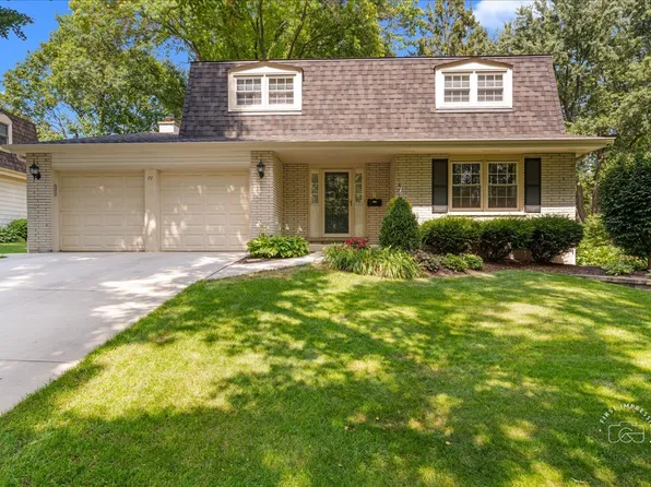 77 Bluebird Ln, Naperville, IL 60565
