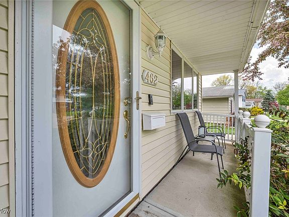 5th image of 462 Waterbury Dr