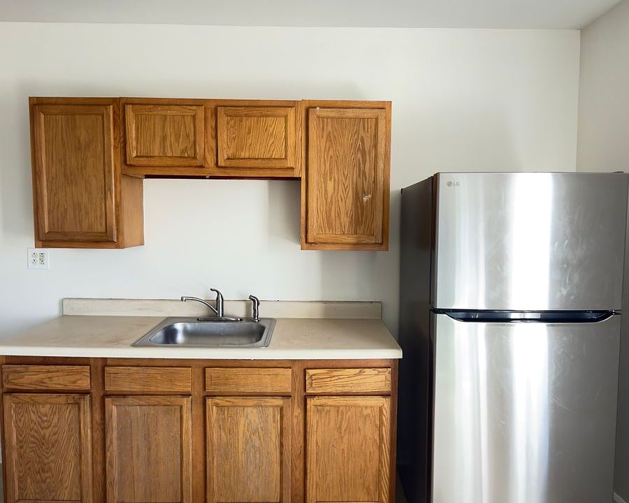 1st image of 202 E Belden Ave APT 11