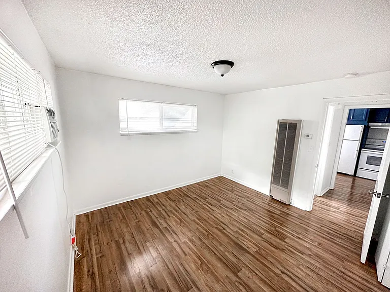 517 N 900 W — Photo 6