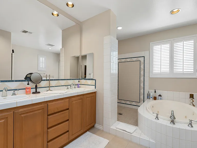 56618 Palms Dr — Photo 18