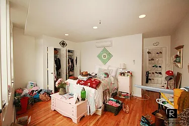 Rented by R New York