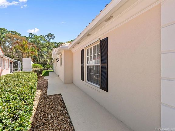 3rd image of 756 SW Balmoral Trce