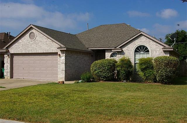 1st image of 211 N Kings Canyon Dr