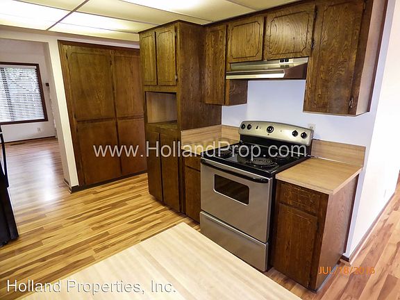 4th image of 927 NE Baldwin Dr