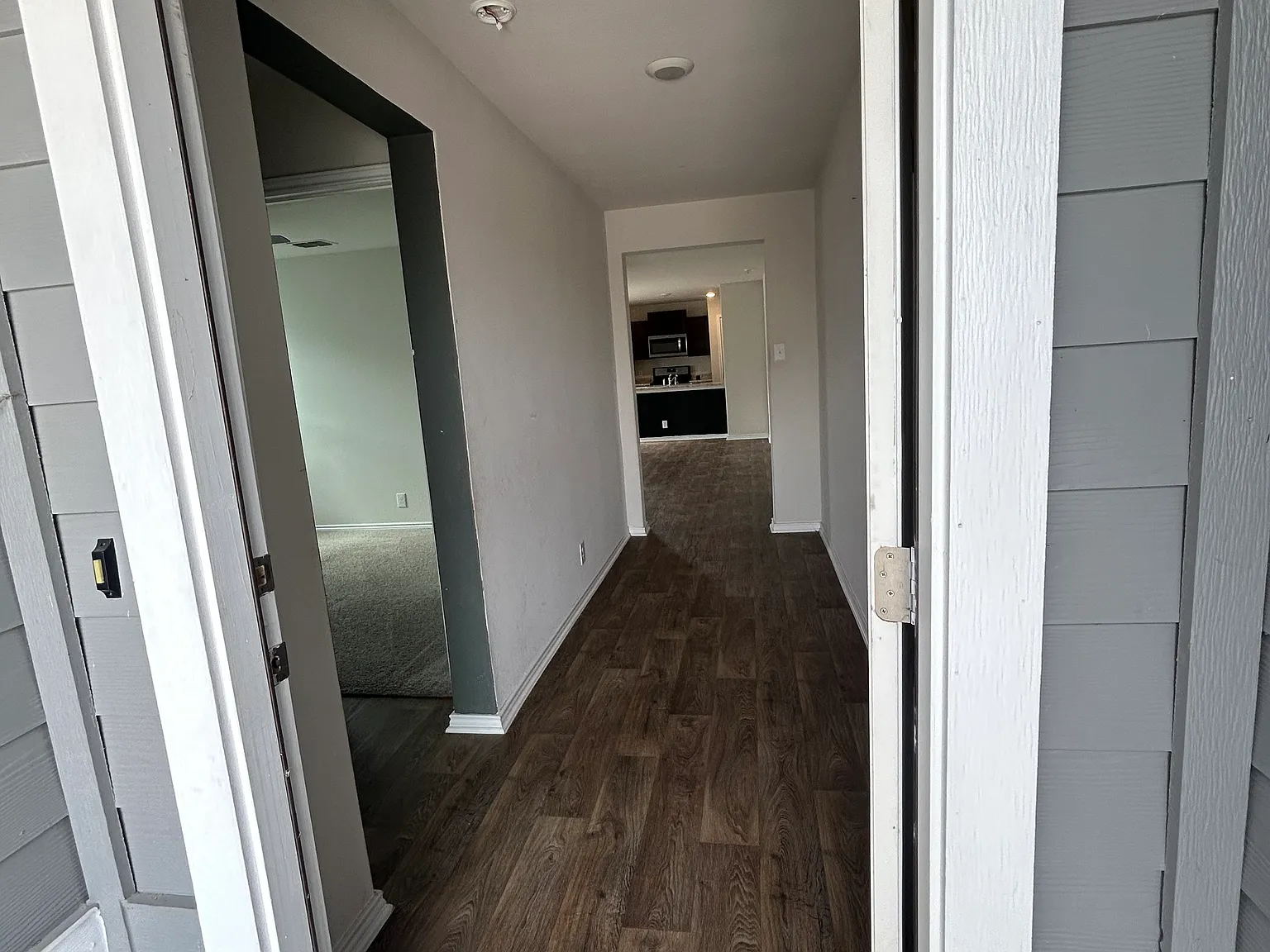 3 bed, 1170 sqft, $1,800 — Photo 2