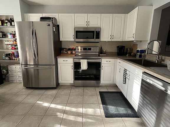 3rd image of 2636 SW 35th Pl Unit 14