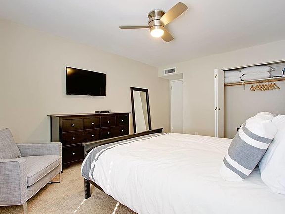 5th image of 4610 N 68th St Unit 422