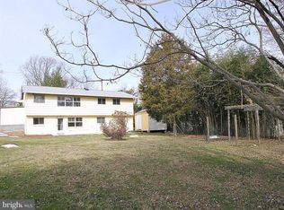 7073 Idylwood Rd, Falls Church, VA 22043