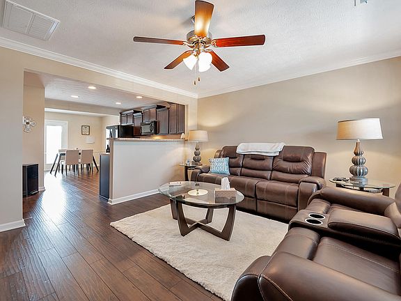 3rd image of 1422 Orange Ct