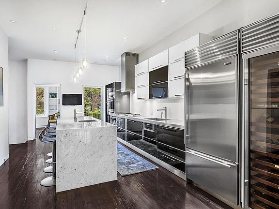 4th image of 351 E 50th St APT 5
