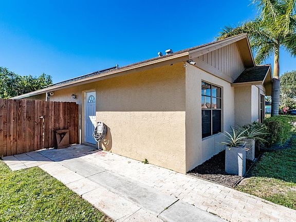 3rd image of 5360 Mendoza Street