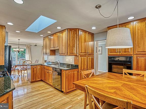 Kitchen and Breakfast Area