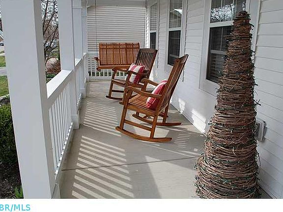 3rd image of 801 Military Dr