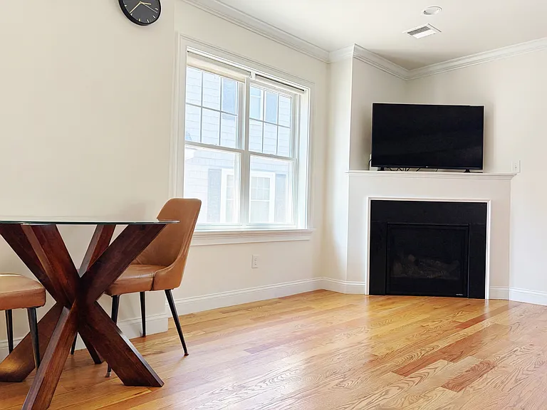 150 Quincy Ave #4E — Photo 4