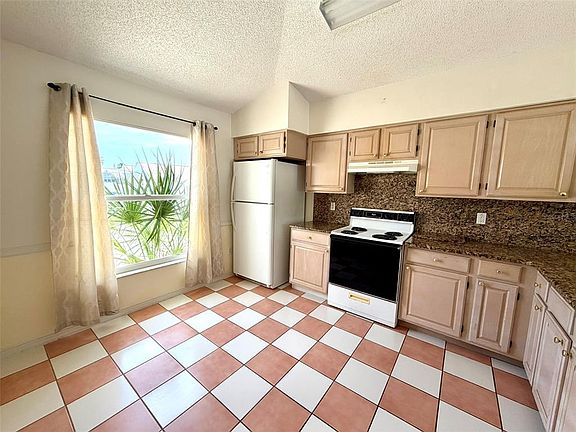 3rd image of 2705 Chatham Cir