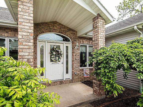 2nd image of 30709 Woodlawn Dr