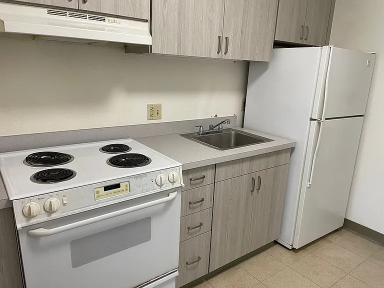 545 Queen St #330 — Photo 5