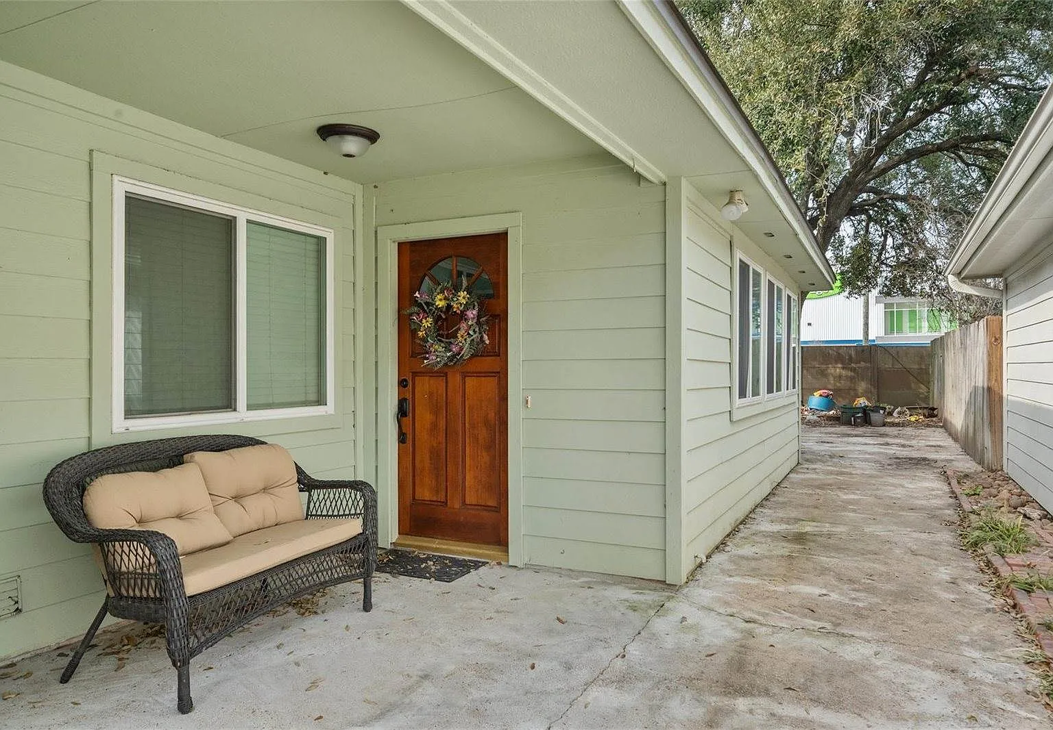 3 bed, 1209 sqft, $1,950 — Photo 3