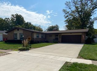 1211 Devonshire Dr, Champaign, IL 61821